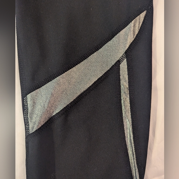 Gaiam Black crop leggings w/ metallic inserts - Picture 4 of 8